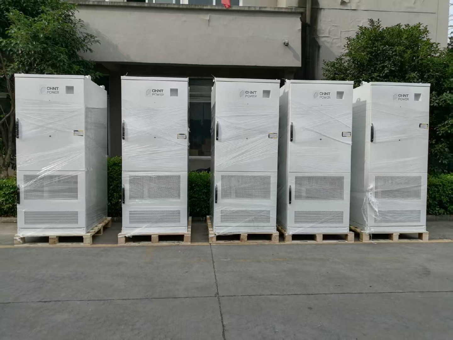 出口海外储能柜批量出货.jpg